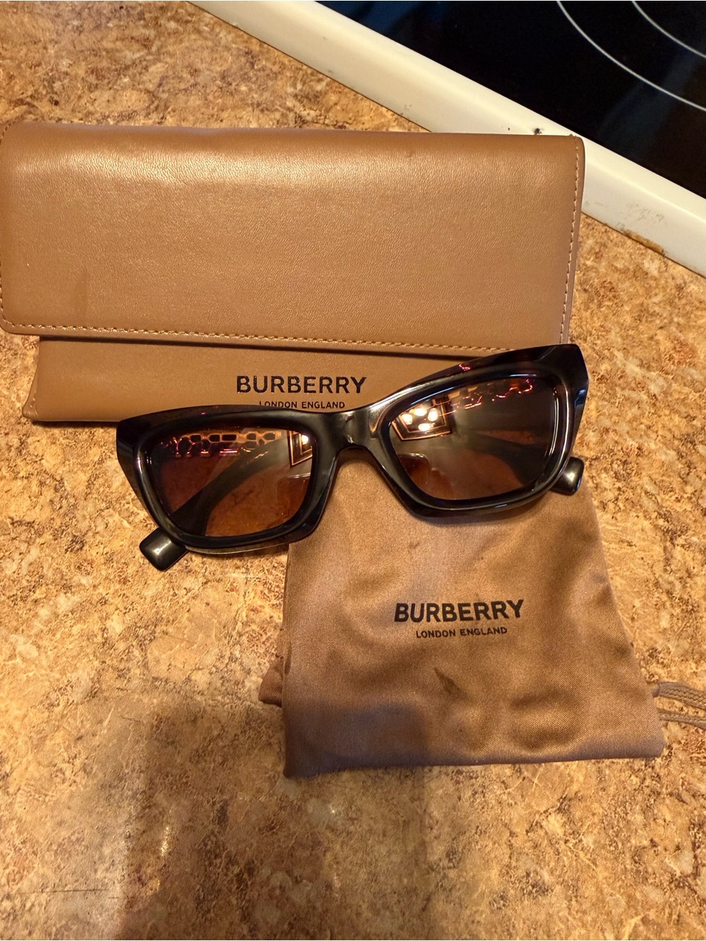 Burberry Brown Tortoiseshell Cat-Eye Sunglasses